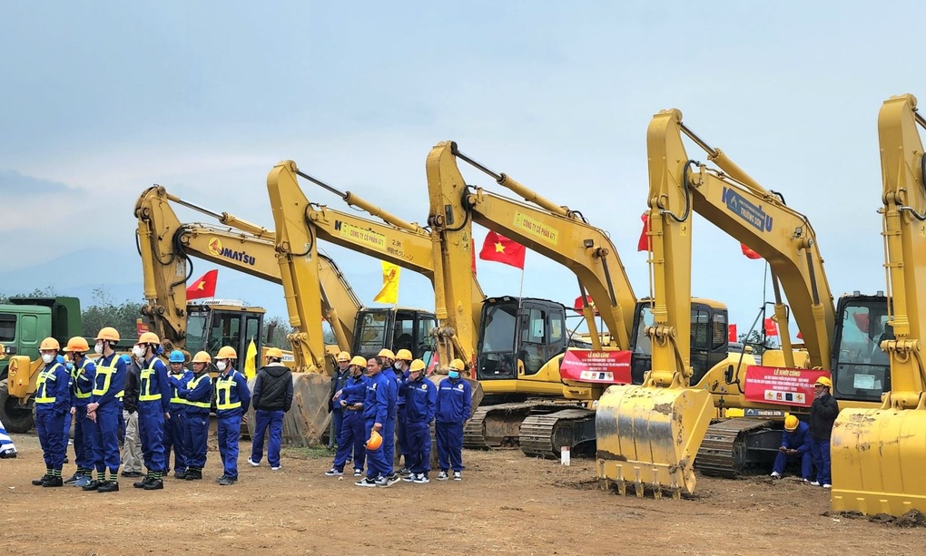 Thủ tướng phát lệnh khởi công đồng loạt 12 dự án cao tốc Bắc - Nam - 5 Thủ tướng phát lệnh khởi công đồng loạt 12 dự án cao tốc Bắc - Nam - 5
