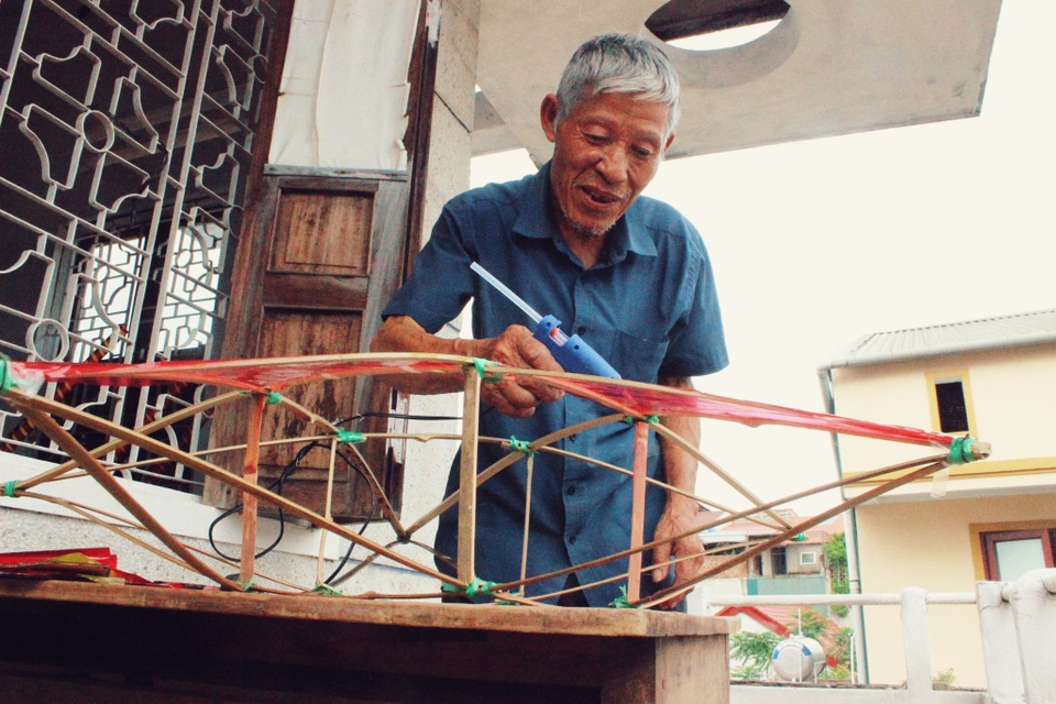 Người thợ làm đèn lồng hiếm hoi trên đất Thành Sen - 3 Người thợ làm đèn lồng hiếm hoi trên đất Thành Sen - 3