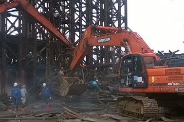 Phóng viên "truy" thông tin công nhân bị ép làm việc khi giàn giáo đã rung lắc