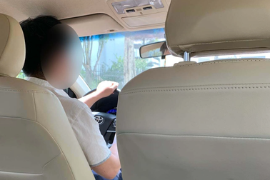 Chi tiền triệu thuê người xếp hàng, "canh" cả ngày chờ đăng kiểm xe