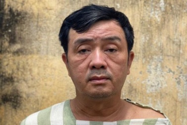 Mâu thuẫn khi tránh xe, tài xế xe ô tô khách đánh đồng nghiệp tử vong