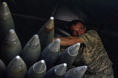 Quân chiến lược Ukraine ào ào xung trận, Nga bẻ gãy 8 đợt tấn công