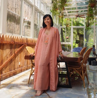 Siêu mẫu đầu tiên của Việt Nam rời showbiz 30 năm, giờ ra sao? - 4 Siêu mẫu đầu tiên của Việt Nam rời showbiz 30 năm, giờ ra sao? - 4