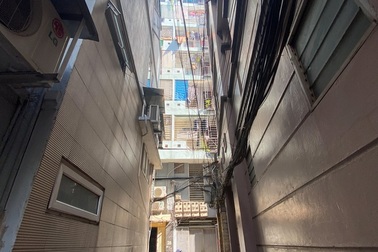 Ngột ngạt các khu chung cư mini ở ngõ nhỏ Hà Nội giữa cái nắng "đổ lửa"