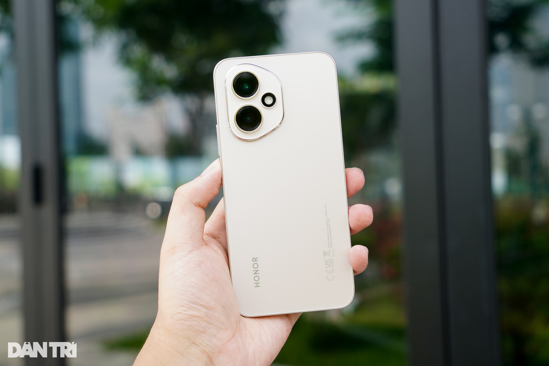 Đánh giá Honor 400: Hiệu suất tốt, AI đa dạng nhưng còn hạn chế về thiết kế - 2 Đánh giá Honor 400: Hiệu suất tốt, AI đa dạng nhưng còn hạn chế về thiết kế - 2