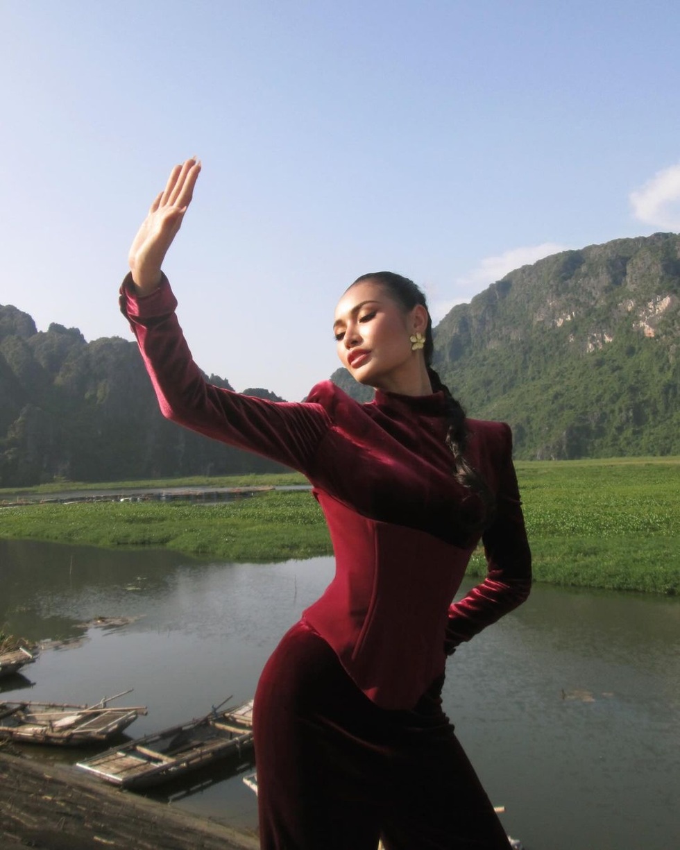 Miss Cosmo 2024: Mê rapper Pháp Kiều, nói về học vấn và hoa hậu - đại gia - 10 Miss Cosmo 2024: Mê rapper Pháp Kiều, nói về học vấn và hoa hậu - đại gia - 10