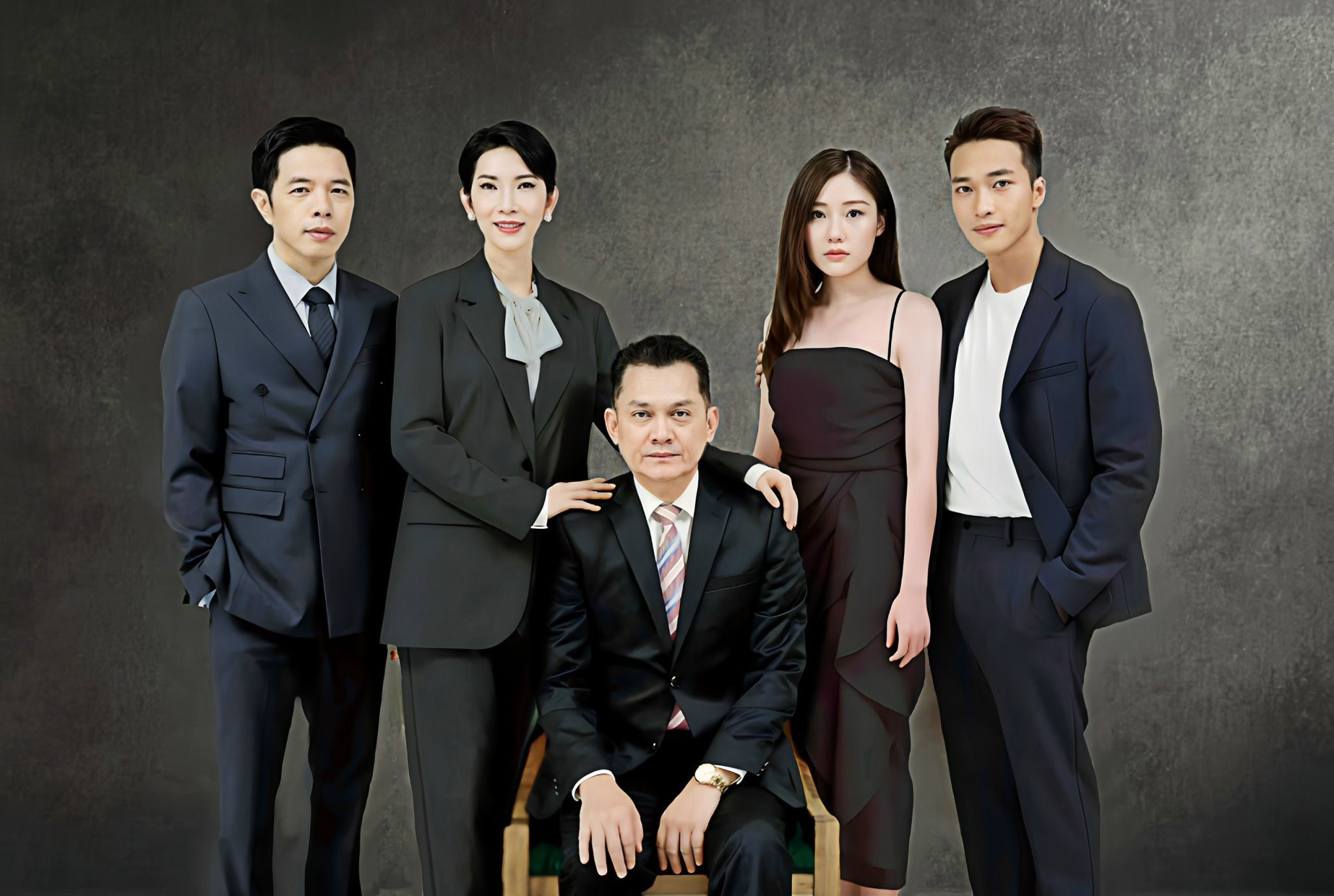 NSƯT Hữu Châu đóng cùng Xuân Lan, Thái Hòa và các diễn viên trẻ trong "Cái giá của hạnh phúc" (Ảnh: Đoàn phim cung cấp).