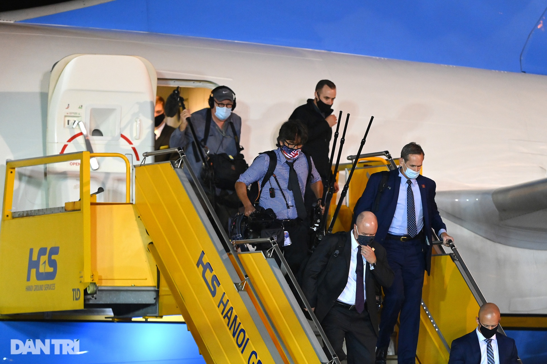 Ảnh: Không lực 2 đưa Phó Tổng thống Mỹ tới Hà Nội thăm chính thức Việt Nam - 9