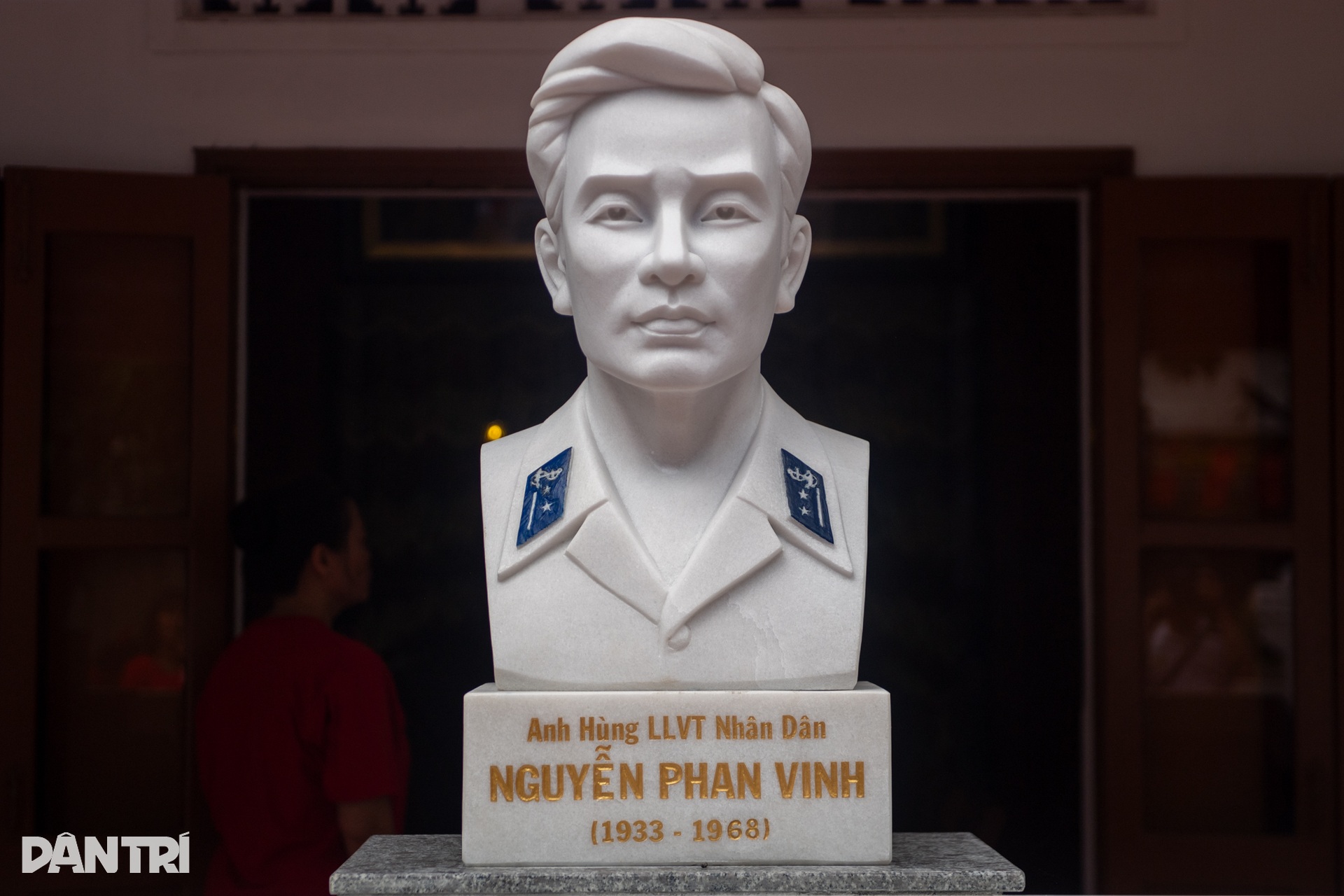 Khắc ghi công lao Mẹ Việt Nam Anh hùng và vị thuyền trưởng tàu không số - 13 Khắc ghi công lao Mẹ Việt Nam Anh hùng và vị thuyền trưởng tàu không số - 13