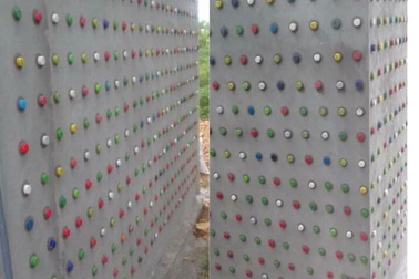 Dùng chai nhựa thay gạch, xây nhà vệ sinh tặng trường học vùng khó khăn