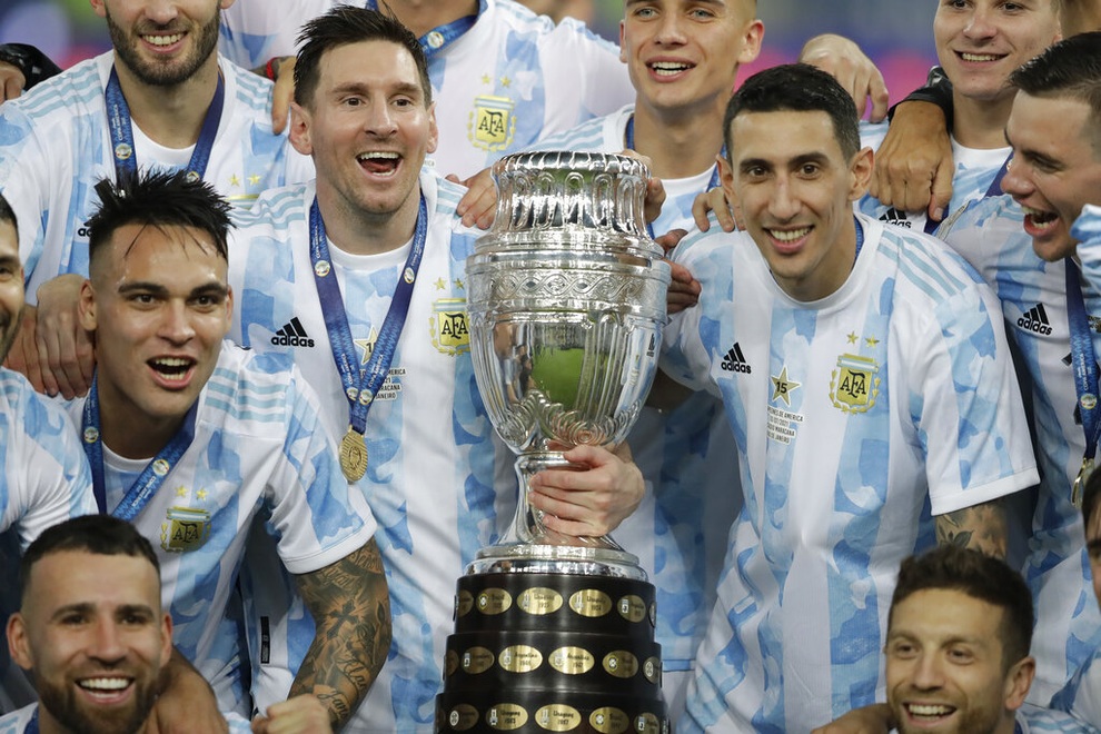 Messi an ủi Neymar, tri ân Di Maria sau chức vô địch Copa America - 5 Messi an ủi Neymar, tri ân Di Maria sau chức vô địch Copa America - 5