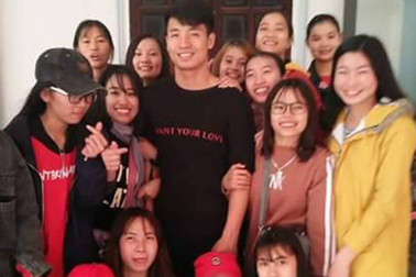 Chúc Tết Bùi Tiến Dũng, fan nữ muốn níu luôn trung vệ U23 Việt Nam ở lại quê nhà