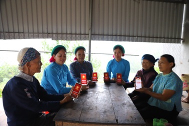 Mở lối thoát nghèo cho phụ nữ dân tộc thiểu số bằng tri thức