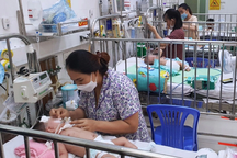 Nguyên nhân nào khiến trẻ bị viêm hô hấp cấp tính ở TPHCM tăng mạnh?