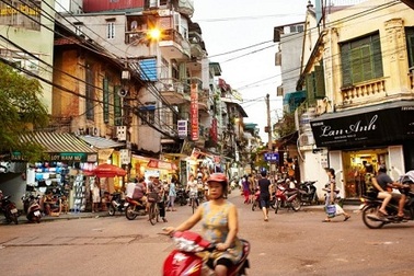 Báo Mỹ khuyên "nên một lần trong đời đi bộ trên phố cổ Hà Nội" 