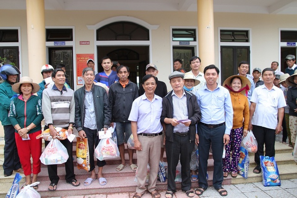 Nghĩa tình của bạn đọc Dân trí đến với người dân rốn lũ - 16 Nghĩa tình của bạn đọc Dân trí đến với người dân rốn lũ - 16