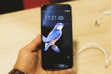 Những câu hỏi được đặt ra sau sự kiện trình làng BPhone 2017