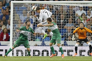 Real Madrid 5-1 Elche: C.Ronaldo ghi 4 bàn thắng