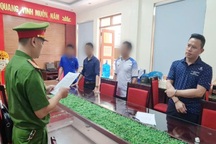 Bắt tạm giam người đàn ông bị cáo buộc lừa "chạy" việc giáo viên