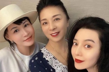 Người mẹ trẻ trung và phong cách của Phạm Băng Băng