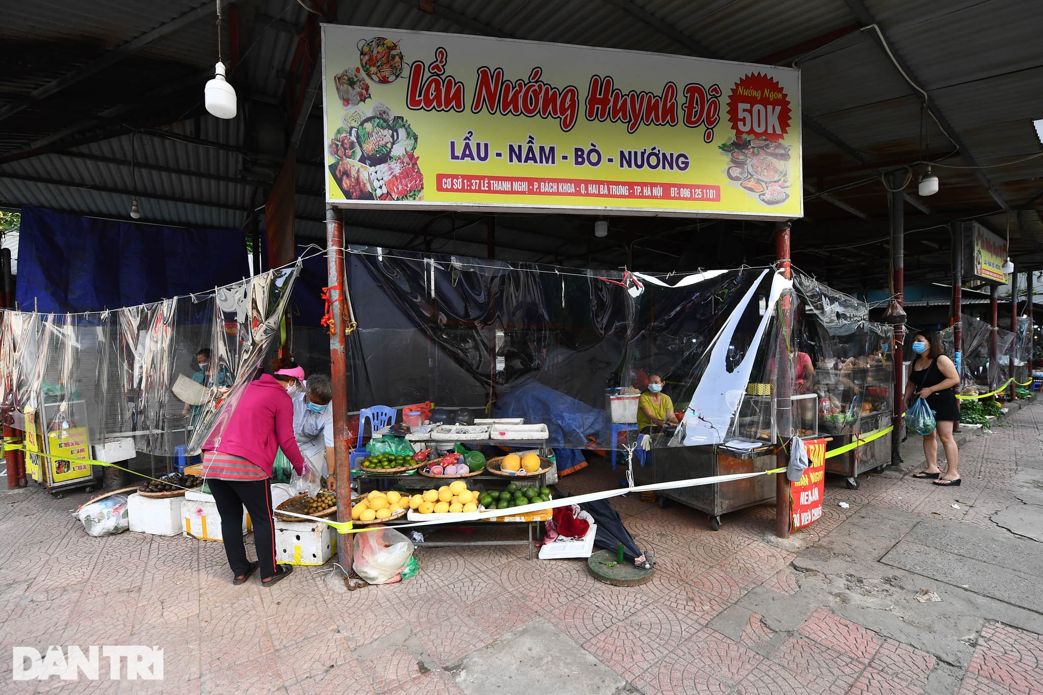 Độc đáo những phương pháp phòng dịch tại các chợ dân sinh ở Hà Nội - 3 Độc đáo những phương pháp phòng dịch tại các chợ dân sinh ở Hà Nội - 3