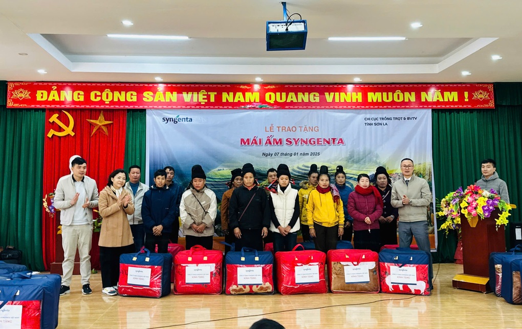 Syngenta trao quà Tết cho học sinh và nông dân có hoàn cảnh khó khăn - 4 Syngenta trao quà Tết cho học sinh và nông dân có hoàn cảnh khó khăn - 4