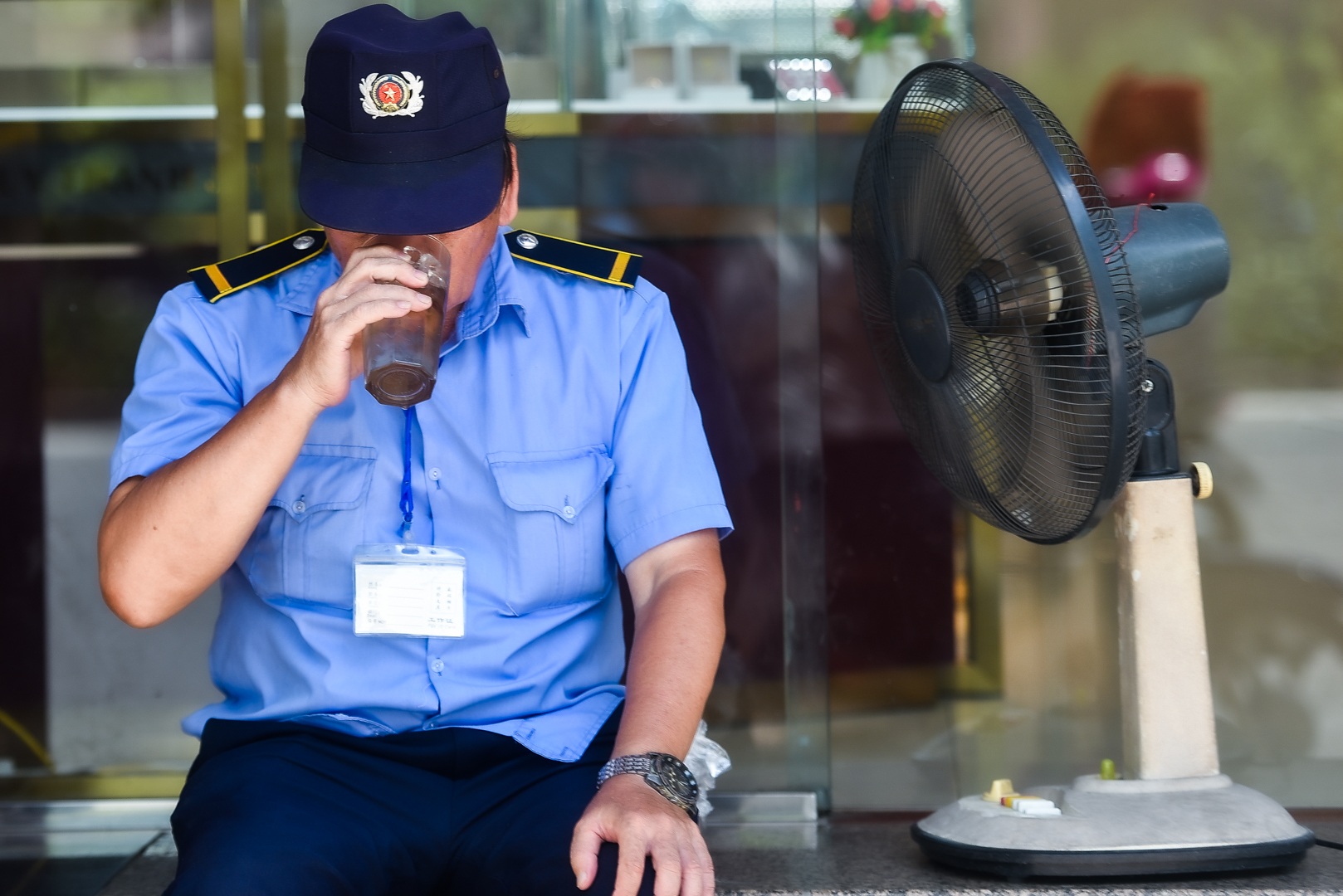 Người dân gồng mình mưu sinh dưới cái nắng cháy da của thủ đô - 15 Người dân gồng mình mưu sinh dưới cái nắng cháy da của thủ đô - 15