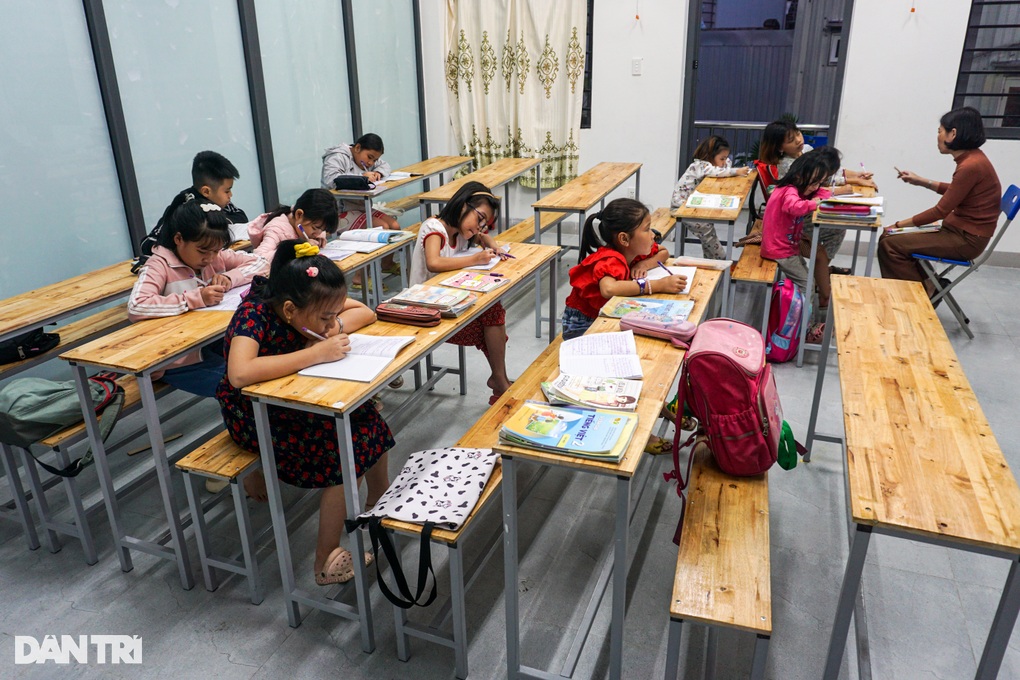 Món quà gói tay tặng cô giáo tay ngang trong lớp học 0 đồng - 1 Món quà gói tay tặng cô giáo tay ngang trong lớp học 0 đồng - 1