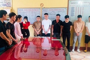 Bắt giữ 13 đối tượng đang “bay lắc” trong quán karaoke