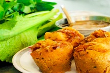 Về xứ chùa Dơi thưởng thức món bánh cống béo, giòn tuyệt ngon