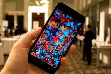 HTC ra mắt smartphone với màn hình Full HD 1080p