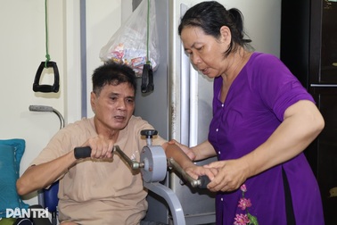 Nam diễn viên "Những nẻo đường phù sa" liệt nửa người, vợ gánh mưu sinh