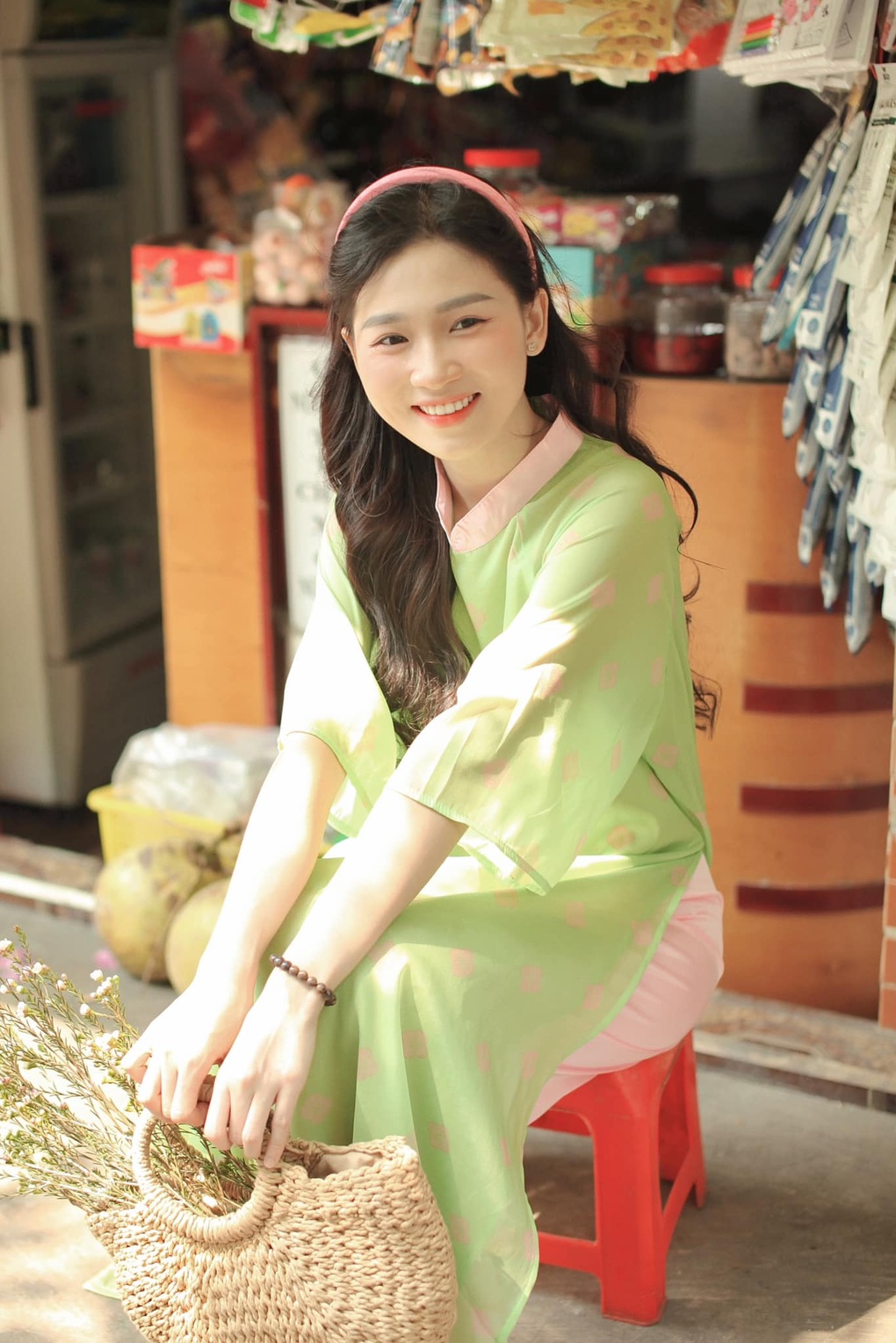 Nhan sắc đời thường của cô gia sư gen Z trong phim Gia đình lý sự - 4 Nhan sắc đời thường của cô gia sư gen Z trong phim Gia đình lý sự - 4