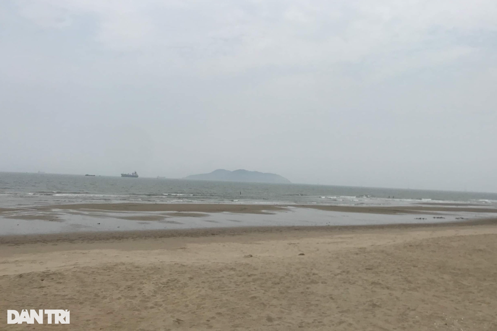 Ngư dân cứu 4 du khách trên biển Cửa Lò quả quyết không phải người hùng - 2 Ngư dân cứu 4 du khách trên biển Cửa Lò quả quyết không phải người hùng - 2