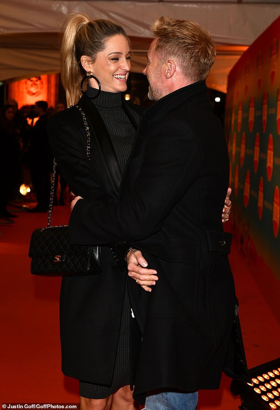 Thành viên nhóm Boyzone đưa vợ bầu dự sự kiện - 3