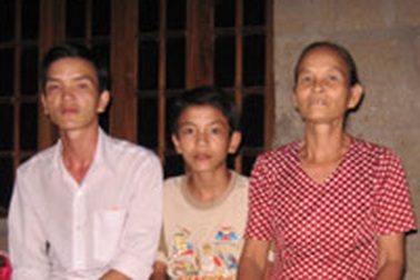 “Cắm” sổ đỏ nuôi 3 con học đại học 