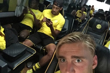 Cơn sốt Pokemon khiến nhiều ngôi sao túc cầu “mê mẩn”