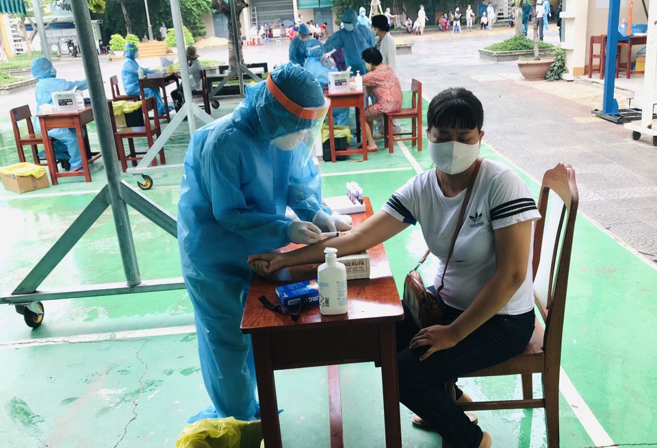 Đà Nẵng thành lập bệnh viện dã chiến, mở rộng xét nghiệm Covid-19 cộng đồng - 2 Đà Nẵng thành lập bệnh viện dã chiến, mở rộng xét nghiệm Covid-19 cộng đồng - 2