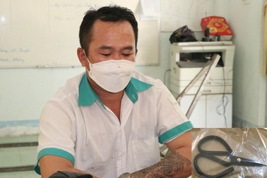 Nam công nhân đâm đồng nghiệp tử vong vì bênh vợ