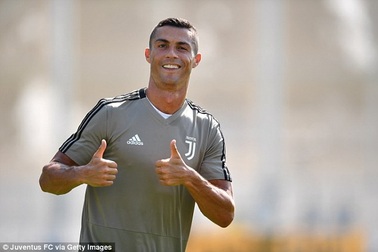 C.Ronaldo đầy hứng khởi trong buổi tập đầu tiên cùng Juventus