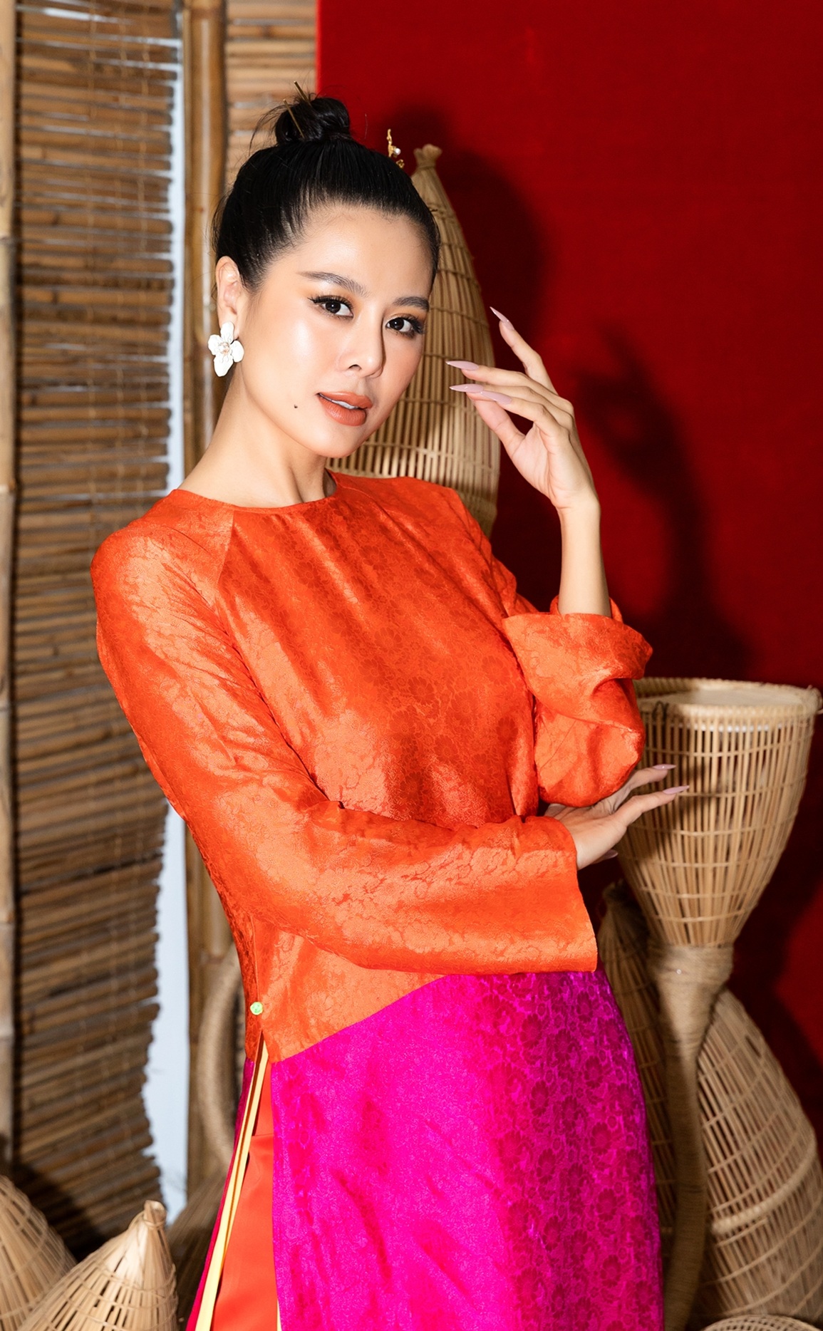 Nam Thư xúc động khi nhận Huy chương Vàng liên hoan sân khấu kịch toàn quốc - 2 Nam Thư xúc động khi nhận Huy chương Vàng liên hoan sân khấu kịch toàn quốc - 2