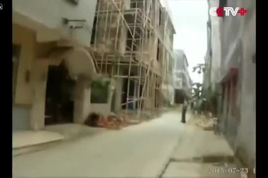 Tự tử nhảy đúng vào người cảnh sát