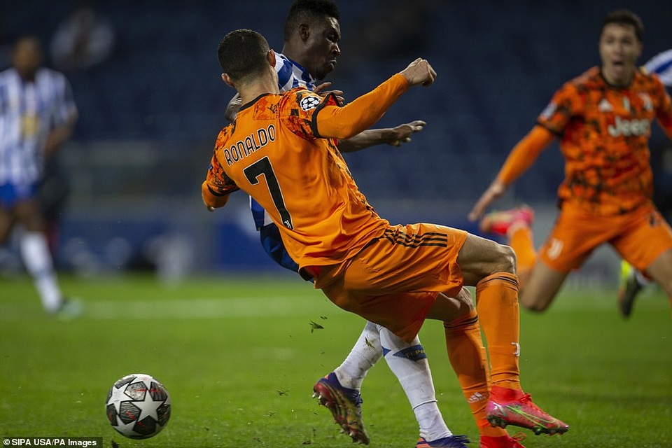 C.Ronaldo tịt ngòi, Juventus thua choáng váng trước Porto - 5