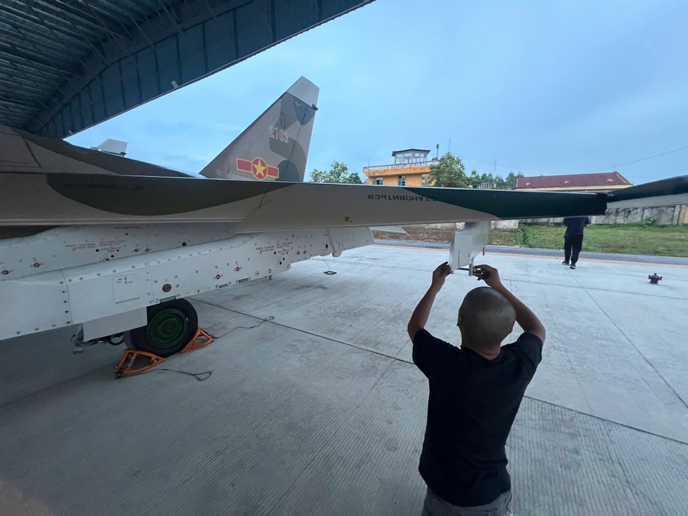Đằng sau 12 giây tuyệt đối điện ảnh của Su-30MK2 trên trời Ba Đình A80 - 3 Đằng sau 12 giây tuyệt đối điện ảnh của Su-30MK2 trên trời Ba Đình A80 - 3
