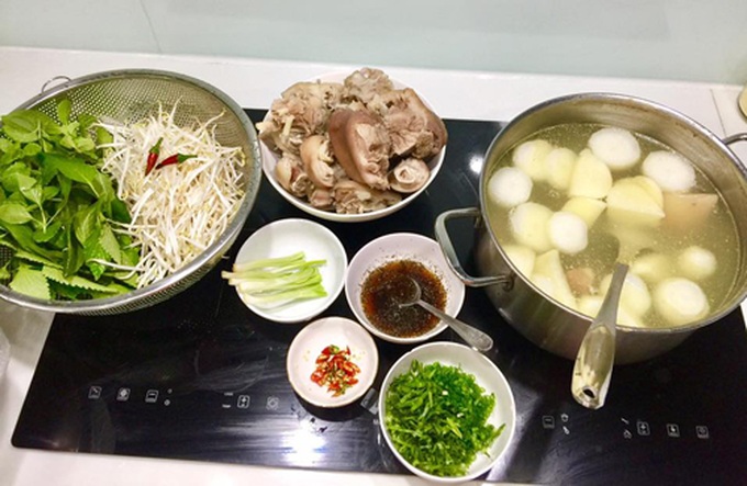 Bánh canh giò heo thơm ngon khó cưỡng cho ngày nghỉ lễ - 1
