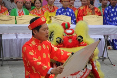 Hơn 500 học sinh giỏi dự lễ khai bút đầu xuân tại khu tưởng niệm vương triều Mạc