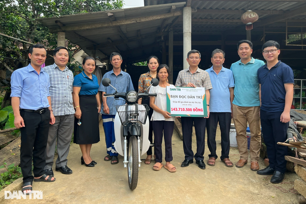 Hơn 140 triệu đồng đến với gia đình nghèo, 2 con tật nguyền - 1 Hơn 140 triệu đồng đến với gia đình nghèo, 2 con tật nguyền - 1