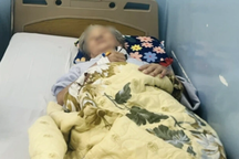 Ăn cháo hải sản nuốt luôn vỏ sò, cụ bà ở TPHCM thủng ruột nguy kịch