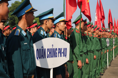 Hơn 3.000 chiến sĩ bộ đội diễu hành hưởng ứng ngày hội văn hóa giao thông