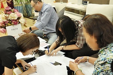 Mỹ phẩm biến làn da châu Á thành châu Âu (?!)